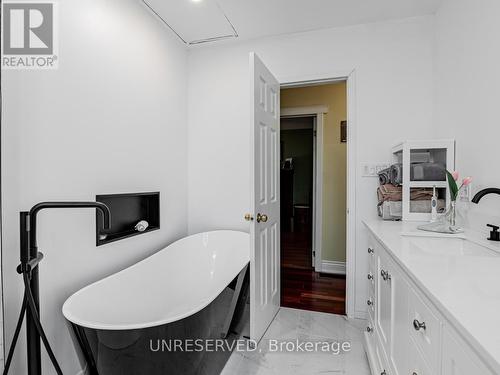 2982 Earl Street, Innisfil, ON - Indoor Photo Showing Bathroom