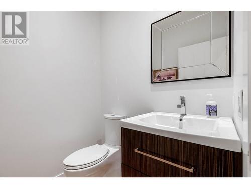 Main Floor - 272 Triple Tree Place, Kelowna, BC - Indoor Photo Showing Bathroom