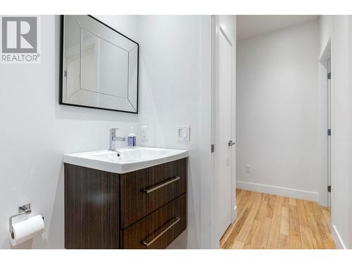 Main Floor - 272 Triple Tree Place, Kelowna, BC - Indoor Photo Showing Bathroom