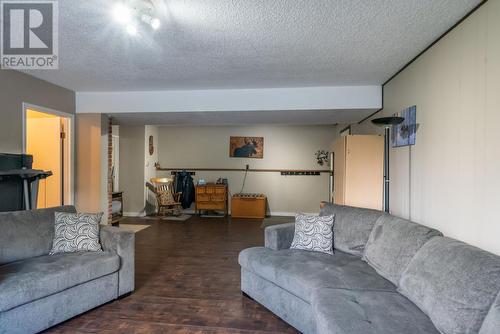 1415 Earl Street, Rossland, BC - Indoor Photo Showing Living Room