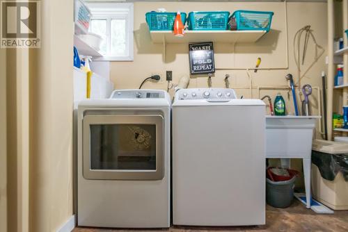 1415 Earl Street, Rossland, BC - Indoor Photo Showing Laundry Room