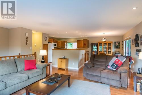 1415 Earl Street, Rossland, BC - Indoor Photo Showing Living Room