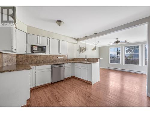 3502 17Th Street, Vernon, BC - Indoor Photo Showing Kitchen