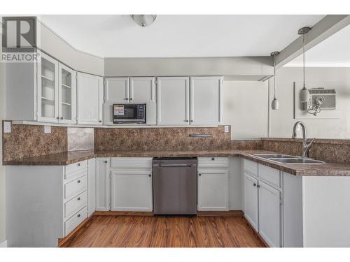 3502 17Th Street, Vernon, BC - Indoor Photo Showing Kitchen With Double Sink