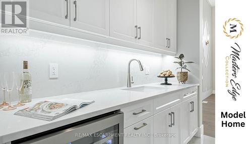 447 Masters Drive, Woodstock, ON - Indoor Photo Showing Kitchen