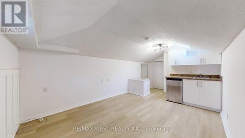 80 Rejane Crescent, Vaughan, ON - Indoor Photo Showing Kitchen