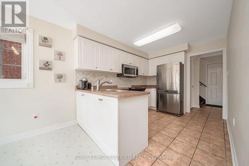 20 Country Stroll Crescent, Caledon, ON - Indoor Photo Showing Kitchen