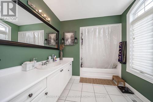 20 Country Stroll Crescent, Caledon, ON - Indoor Photo Showing Bathroom