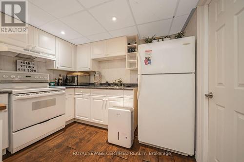 20 Country Stroll Crescent, Caledon, ON - Indoor Photo Showing Kitchen