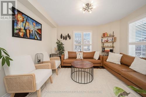 20 Country Stroll Crescent, Caledon, ON - Indoor Photo Showing Living Room