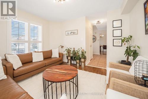 20 Country Stroll Crescent, Caledon, ON - Indoor Photo Showing Living Room