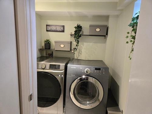 Laundry room - 556 63E Avenue, Laval (Chomedey), QC - Indoor Photo Showing Laundry Room