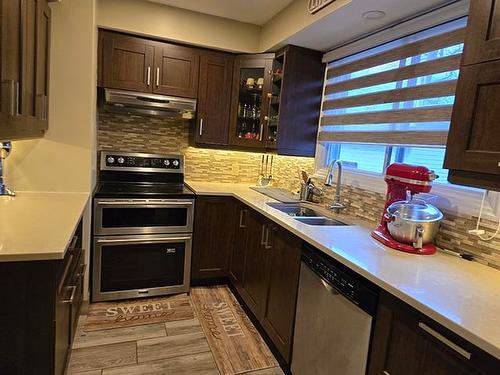 Kitchen - 556 63E Avenue, Laval (Chomedey), QC - Indoor Photo Showing Kitchen With Double Sink