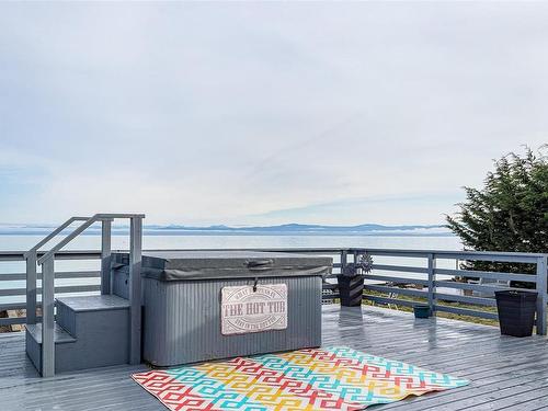 5545 Island Hwy, Qualicum Beach, BC 