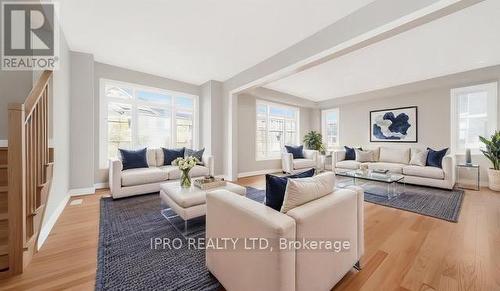 20 Ludlow Drive, Barrie, ON - Indoor Photo Showing Living Room