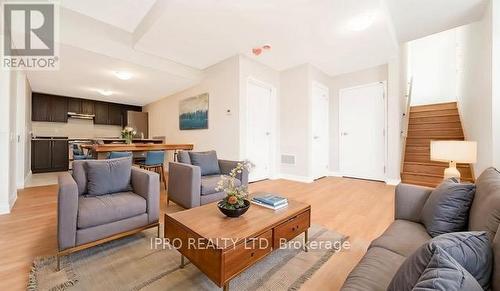 20 Ludlow Drive, Barrie, ON - Indoor Photo Showing Living Room