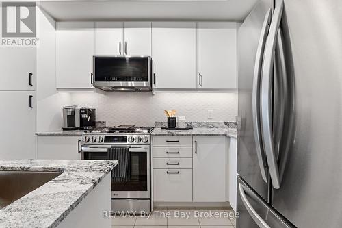 117 - 5 Spooner Crescent, Collingwood, ON - Indoor Photo Showing Kitchen With Stainless Steel Kitchen With Upgraded Kitchen