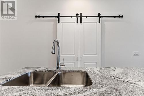 117 - 5 Spooner Crescent, Collingwood, ON - Indoor Photo Showing Kitchen With Double Sink