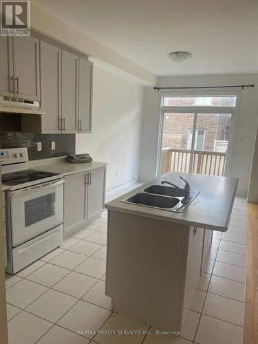 100 Emerald Coast Trail, Brampton, ON - Indoor Photo Showing Kitchen