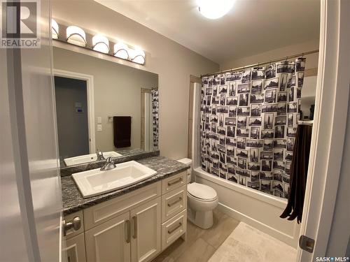 213 7Th Avenue Sw, Eston, SK - Indoor Photo Showing Bathroom