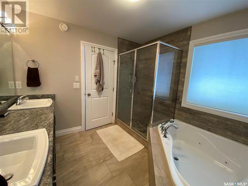 213 7Th Avenue Sw, Eston, SK - Indoor Photo Showing Bathroom