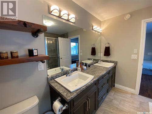 213 7Th Avenue Sw, Eston, SK - Indoor Photo Showing Bathroom