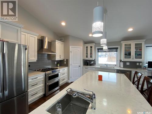 213 7Th Avenue Sw, Eston, SK - Indoor Photo Showing Kitchen With Stainless Steel Kitchen