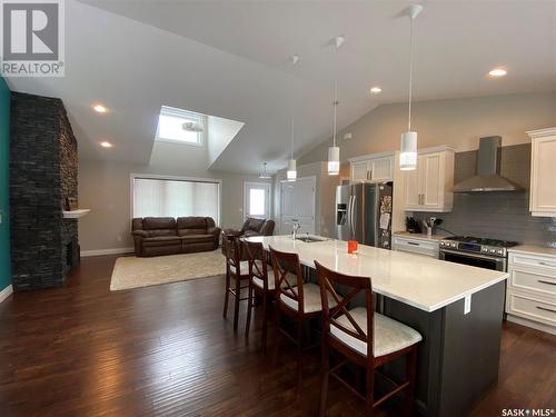 213 7Th Avenue Sw, Eston, SK - Indoor Photo Showing Kitchen With Stainless Steel Kitchen With Upgraded Kitchen