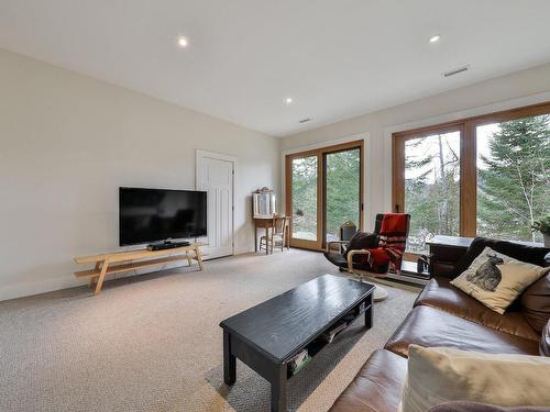 Salle familiale - 397 Ch. Des Verdier, Saint-Adolphe-D'Howard, QC - Indoor Photo Showing Living Room