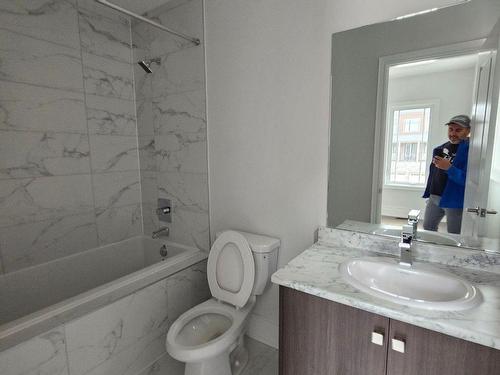 150 Rowe St, Bradford West Gwillimbury, ON - Indoor Photo Showing Bathroom