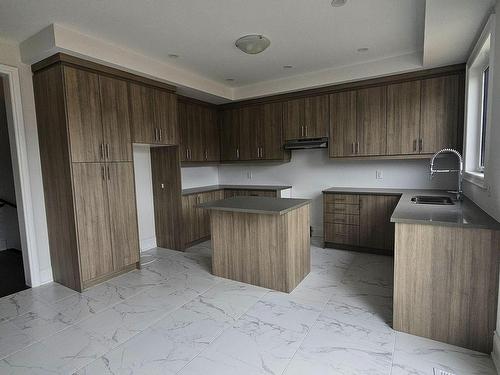 150 Rowe St, Bradford West Gwillimbury, ON - Indoor Photo Showing Kitchen