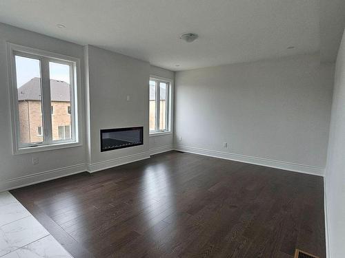 150 Rowe St, Bradford West Gwillimbury, ON - Indoor Photo Showing Living Room With Fireplace