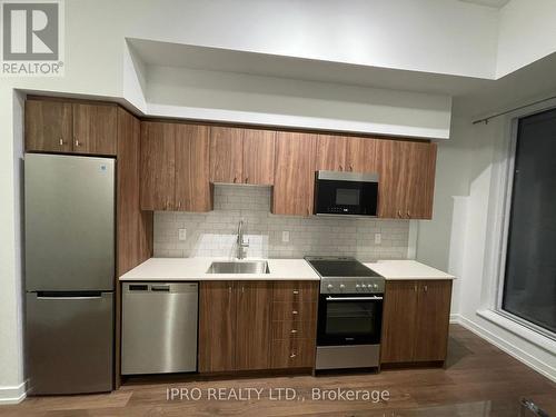 211 - 15 Wellington Street S, Kitchener, ON - Indoor Photo Showing Kitchen