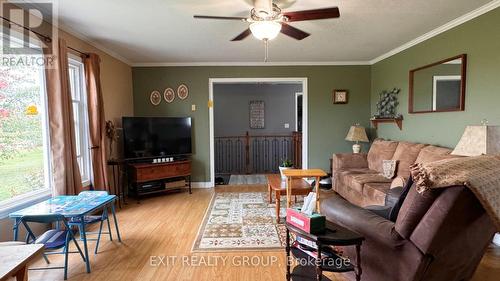 105 County Road 12, Greater Napanee, ON - Indoor Photo Showing Living Room