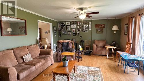 105 County Road 12, Greater Napanee, ON - Indoor Photo Showing Living Room