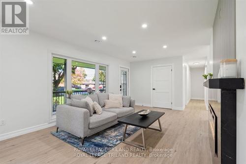 57 Sunray Avenue, London, ON - Indoor Photo Showing Living Room