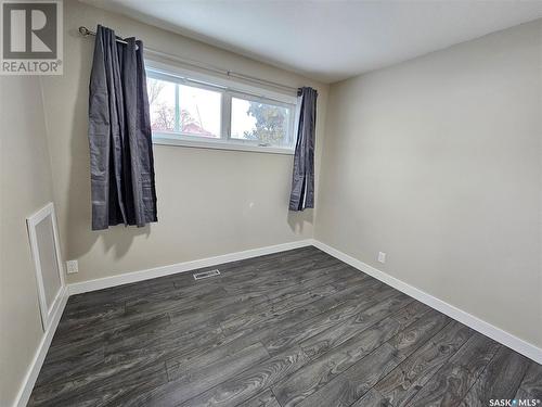 1357 6Th Avenue Nw, Moose Jaw, SK - Indoor Photo Showing Other Room