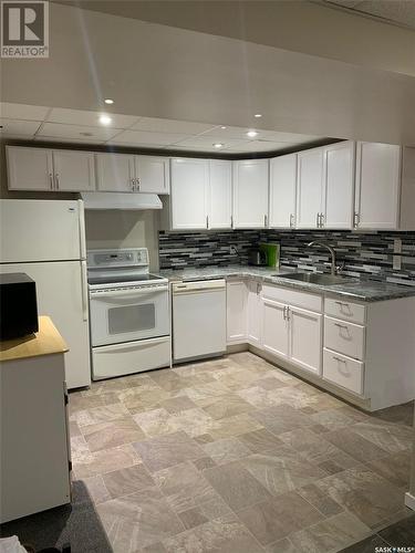 1357 6Th Avenue Nw, Moose Jaw, SK - Indoor Photo Showing Kitchen