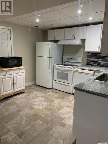 1357 6Th Avenue Nw, Moose Jaw, SK - Indoor Photo Showing Kitchen