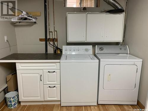 1357 6Th Avenue Nw, Moose Jaw, SK - Indoor Photo Showing Laundry Room