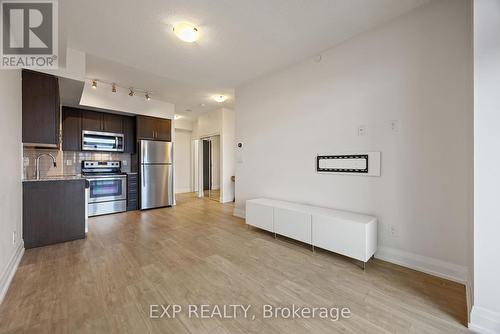 512 - 3600 Highway 7, Vaughan, ON - Indoor Photo Showing Kitchen