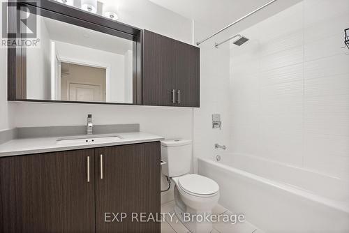 512 - 3600 Highway 7, Vaughan, ON - Indoor Photo Showing Bathroom