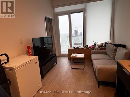 5412 - 3900 Confederation Parkway, Mississauga, ON - Indoor Photo Showing Living Room