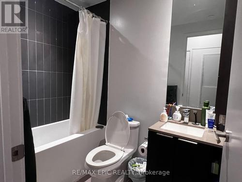 5412 - 3900 Confederation Parkway, Mississauga, ON - Indoor Photo Showing Bathroom