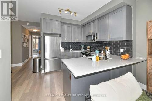 732 - 665 Cricklewood Drive, Mississauga, ON - Indoor Photo Showing Kitchen With Stainless Steel Kitchen