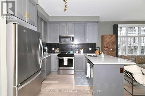 732 - 665 Cricklewood Drive, Mississauga, ON - Indoor Photo Showing Kitchen With Stainless Steel Kitchen With Upgraded Kitchen