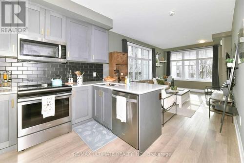 732 - 665 Cricklewood Drive, Mississauga, ON - Indoor Photo Showing Kitchen With Stainless Steel Kitchen With Upgraded Kitchen