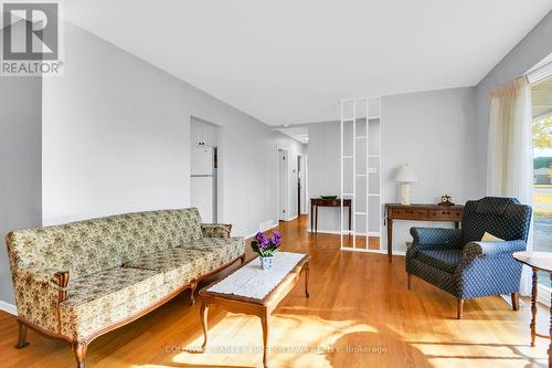 43 Harwick Crescent, Ottawa, ON - Indoor Photo Showing Living Room