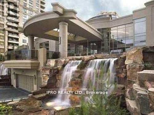 2402 - 3880 Duke Of York Boulevard, Mississauga, ON - Outdoor