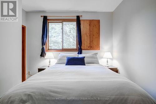 8672 Poplar Sideroad, Clearview, ON - Indoor Photo Showing Bedroom